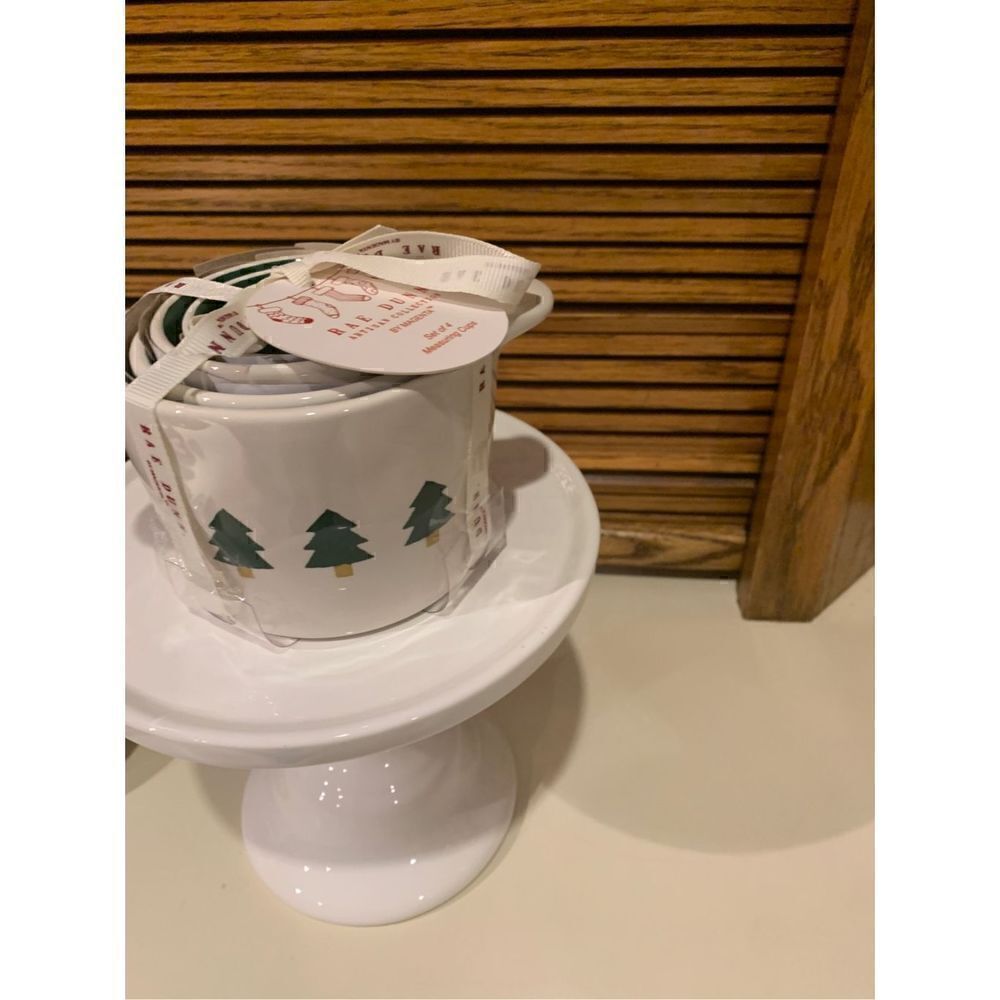 Rae Dunn Christmas Tree
Measuring cups
🌲🎄 - Picture 3 of 3